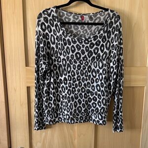 Divided Black & White Leopard-Print Long Sleeve Scoop Neck Top